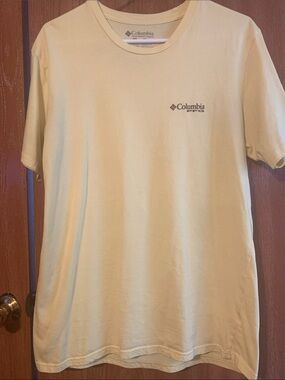 Columbia Men’s Short-Sleeve Crew Tee in Pale Yellow